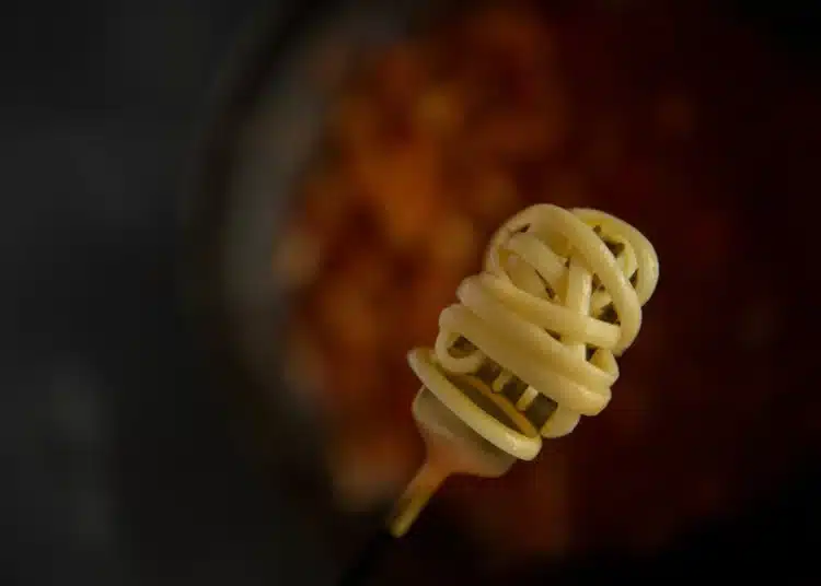 Pexels- Amanda Hemphil - fourchette avec pâte- recette pâte aglio e olio