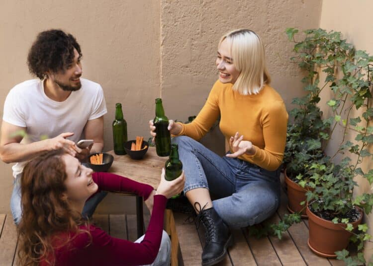 Apéros en terrasse : les indispensables pour les étudiants qui aiment chiller