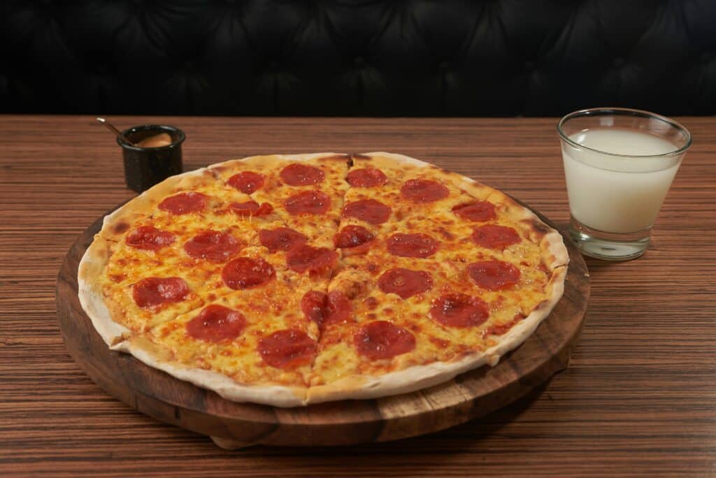 pexels-Alejandro-Aznar- pizza peperonni - Recette wrap pizza maison