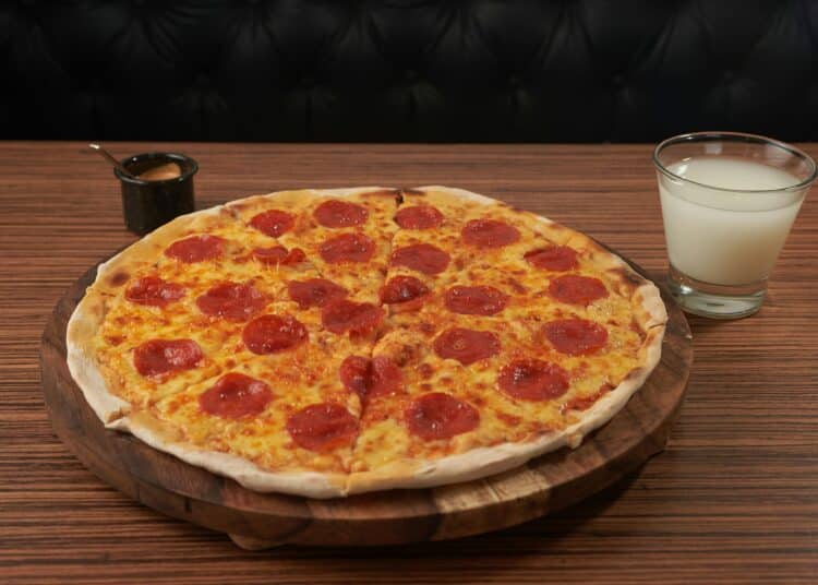 pexels-Alejandro-Aznar- pizza peperonni - Recette wrap pizza maison