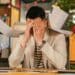 pexels-anthonyshkraba-production-jeune travaillleur triste de recevoir son préavis-Recevoir son préavis après un premier job, comment rebondir ?
