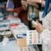 pexels-asadphoto-femme avec un livre dans les mains - L'ULB te donne rendez-vous à la foire du livre du 13 au 16 mars !