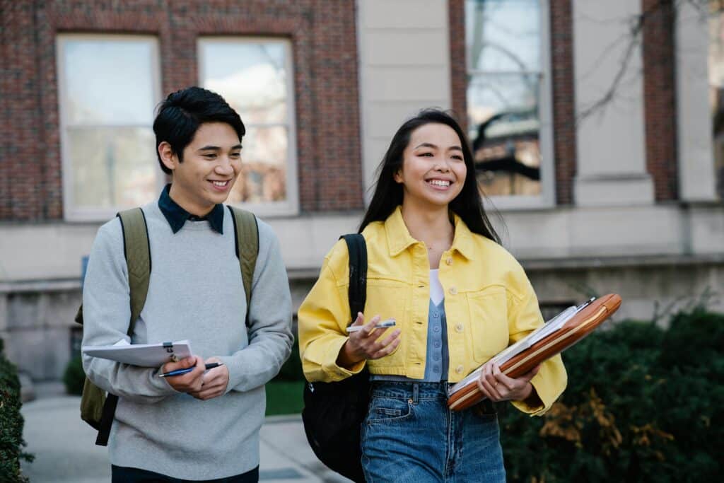 pexels-george-pak-etudiants-erasmus-Erasmus-pourquoi-en-faire-un-pendant-tes-etudes