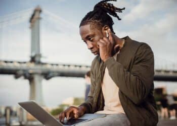 4 voordelen van koptelefoons of oortjes met ANC voor studenten