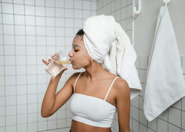 pexels-ron-lach-fille qui prend soin d'elle - Prendre soin de soi quand on est étudiant.j