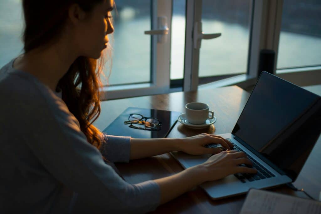 unsplash-thought-catalog - Si tu stresses à l'approche des examens, ces 5 memes sont pour toi