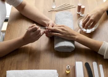 Manucure japonaise : Les essentiels pour des ongles parfaits quand on est étudiant