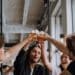 pexels-cottonbro-jeunes en soirée qui font santé-Comment se préparer pour la dernière semaine de juin, où les sorties s'enchainent ?