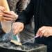 pexels-ekrulila-deux personnes qui font un barbecue ensemble-9 astuces pour être le maitre du barbecue