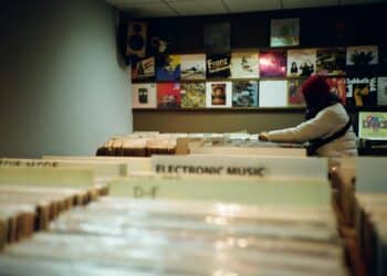 4 must-visit vinylwinkels voor studenten in Brussel