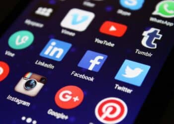 Comment l’image numérique façonne notre estime de soi ?