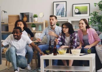 6 activiteiten voor kotstudenten voor een sportwedstrijd op tv