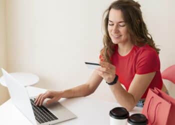 Bon plan étudiant : Comment profiter de ta réduction étudiante chez Pretty Little Things ?
