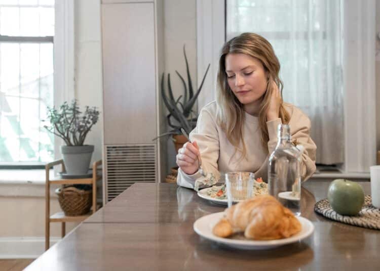 pexels-kevin-malik- Que boire, manger pour maintenir ton énergie tout au long de tes révisions 