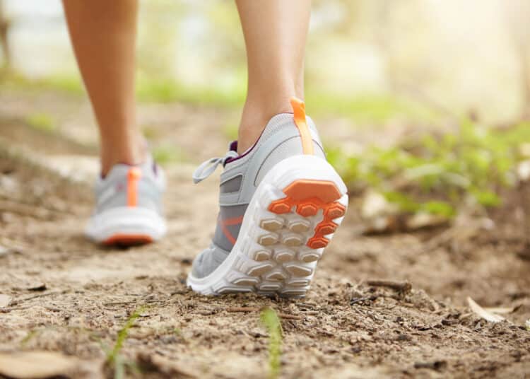 4 bonnes raisons de mettre à la marche à pied à côté des études