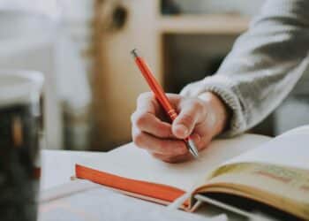 Notes à la main vs notes numériques : quel est le mieux ?