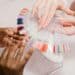 pexels-rdne-personne qui se fait faire les ongles-6 arguments pour convaincre ton:ta partenaire de faire des matchy nails