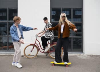 Covoiturage, train, vélo, marche : choisis ton mood NEAT du jour pour aller en cours