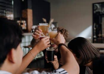 pexels-cottonbro - 5 memes qui vont te rappeler que l’alcool prend trop de place dans ta vie