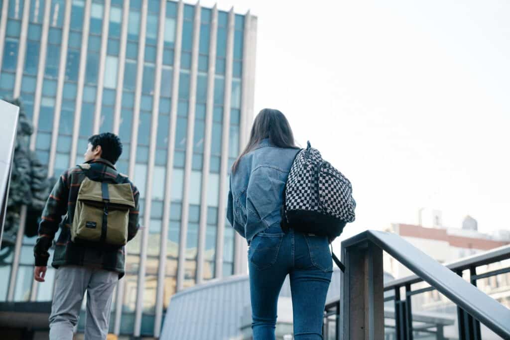 pexels-george-pak - 5 memes qui résument parfaitement ton art de t’éclipser à la pause