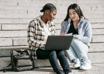 Groupes Facebook essentiels pour étudiants à Louvain-la-Neuve