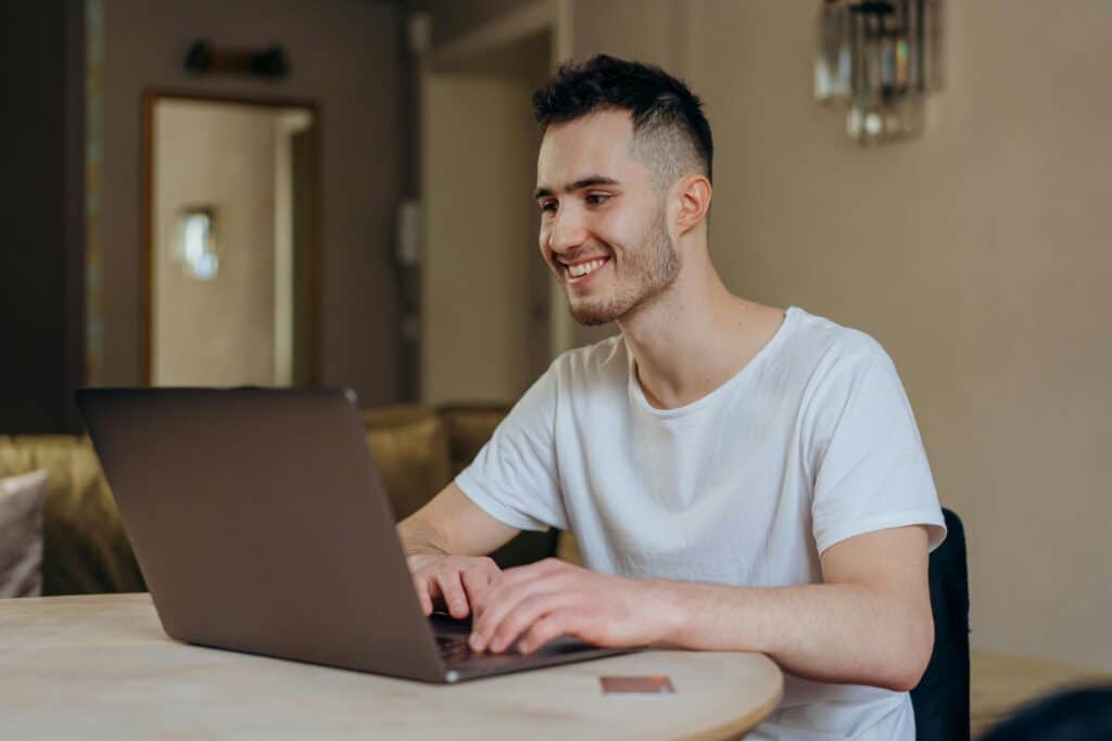 Welke laptop moet je kopen voor je studies ? De ultieme gids voor studenten