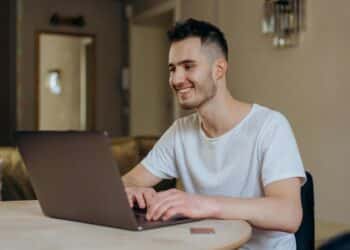 Welke laptop moet je kopen voor je studies ? De ultieme gids voor studenten