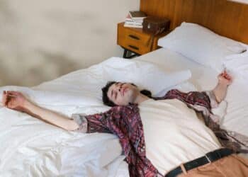 pexels-ron-lach - 5 memes qui prouvent que les matins et toi, ça fait deux